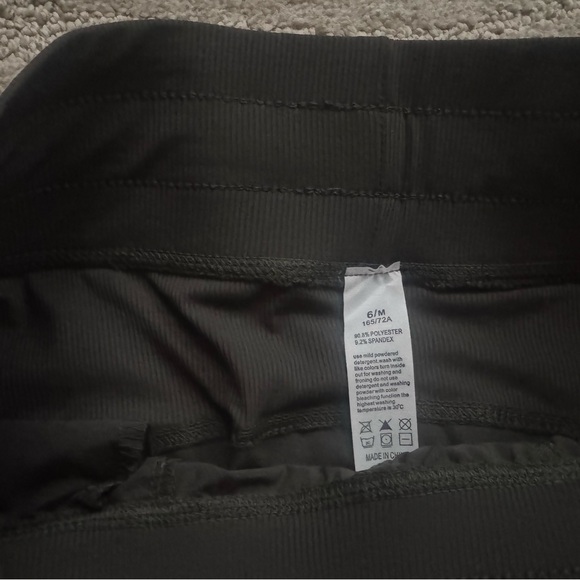 New without tags, never worn women's pants. - Picture 6 of 9